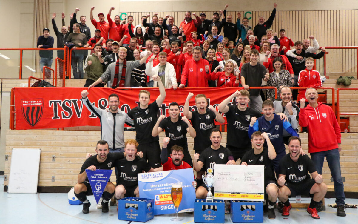 TSV Rottendorf Bezirksmeister 2025 feiert mit den Fans TSV Rottendorf Bezirksmeister 2025 feiert mit den Fans