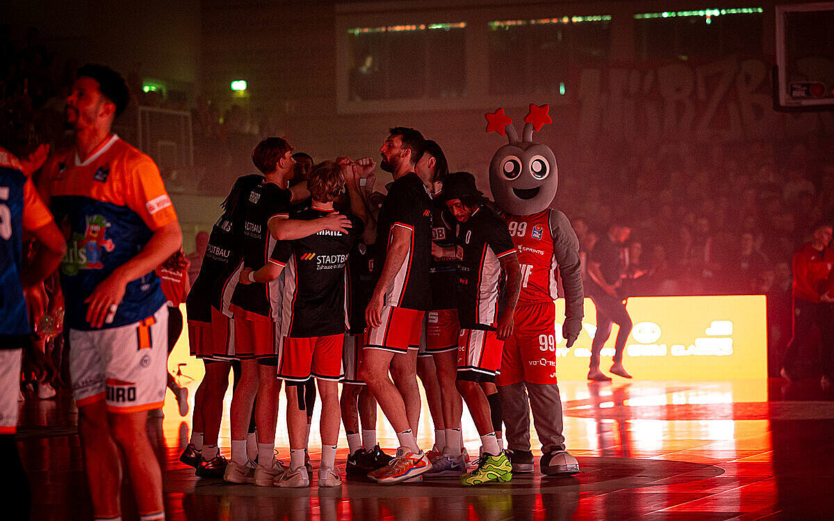 Team Fit One Wuerzburg Baskets vor dem Spiel 2024 25 Team Fit One Wuerzburg Baskets vor dem Spiel 2024 25