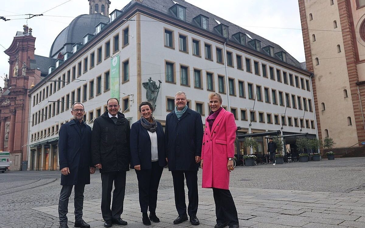 Vor dem Kiliansdom Vor dem Kiliansdom