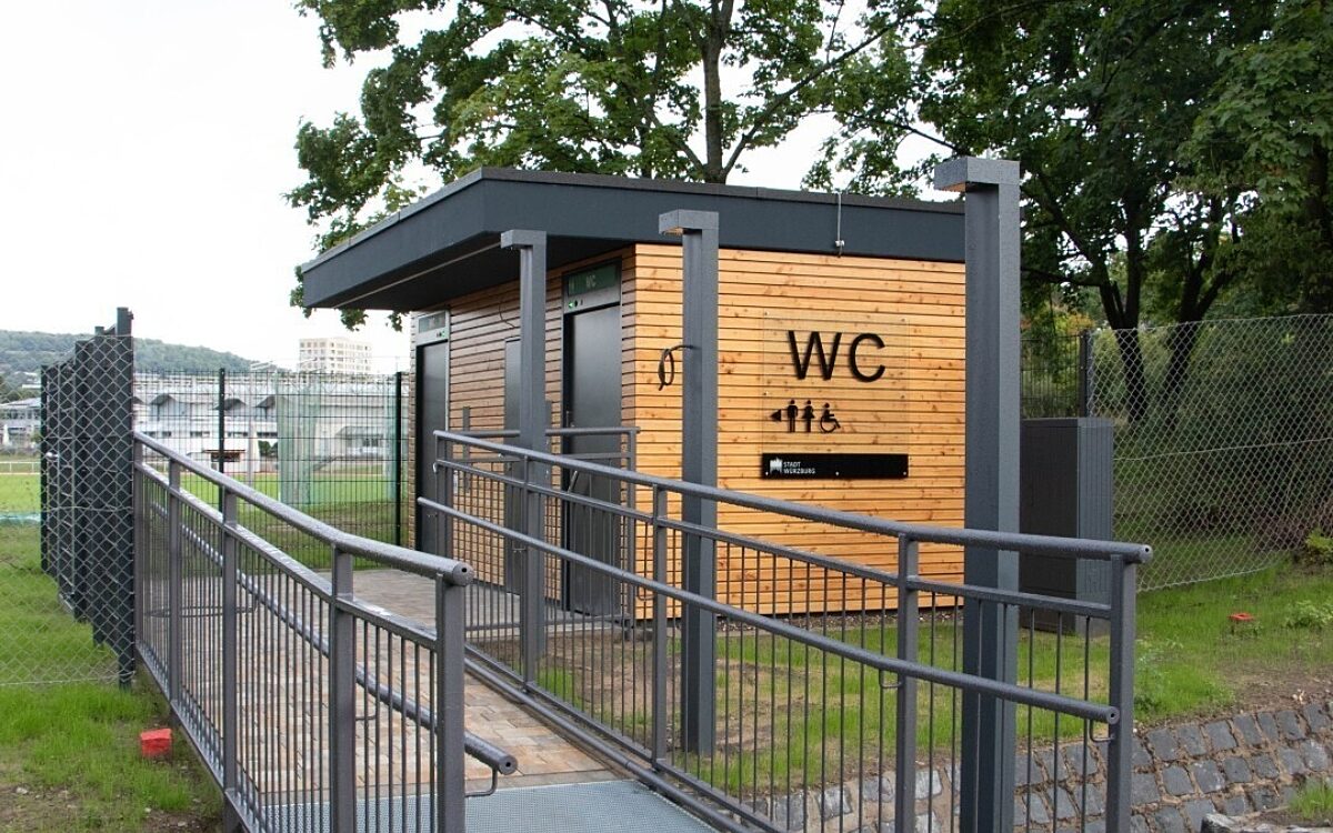 Das neue WC am Sanderweiher Das neue WC am Sanderweiher