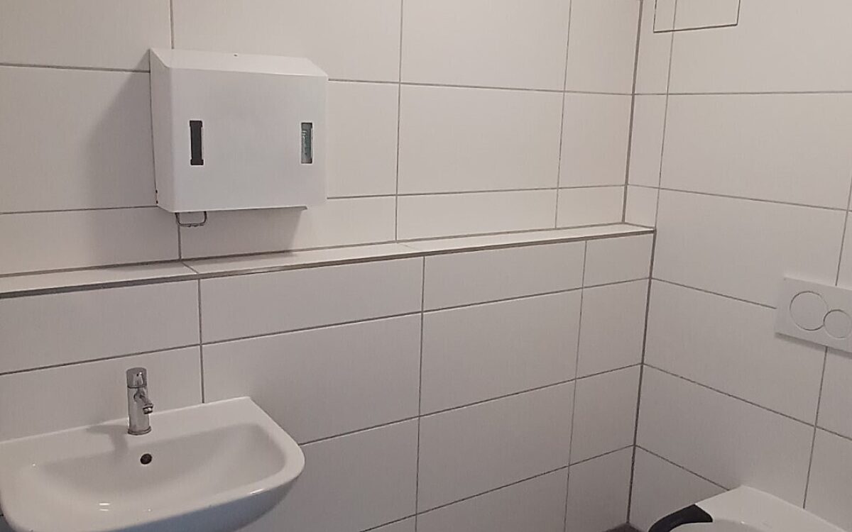 Das neue WC am Bahnhof in Kitzingen Das neue WC am Bahnhof in Kitzingen