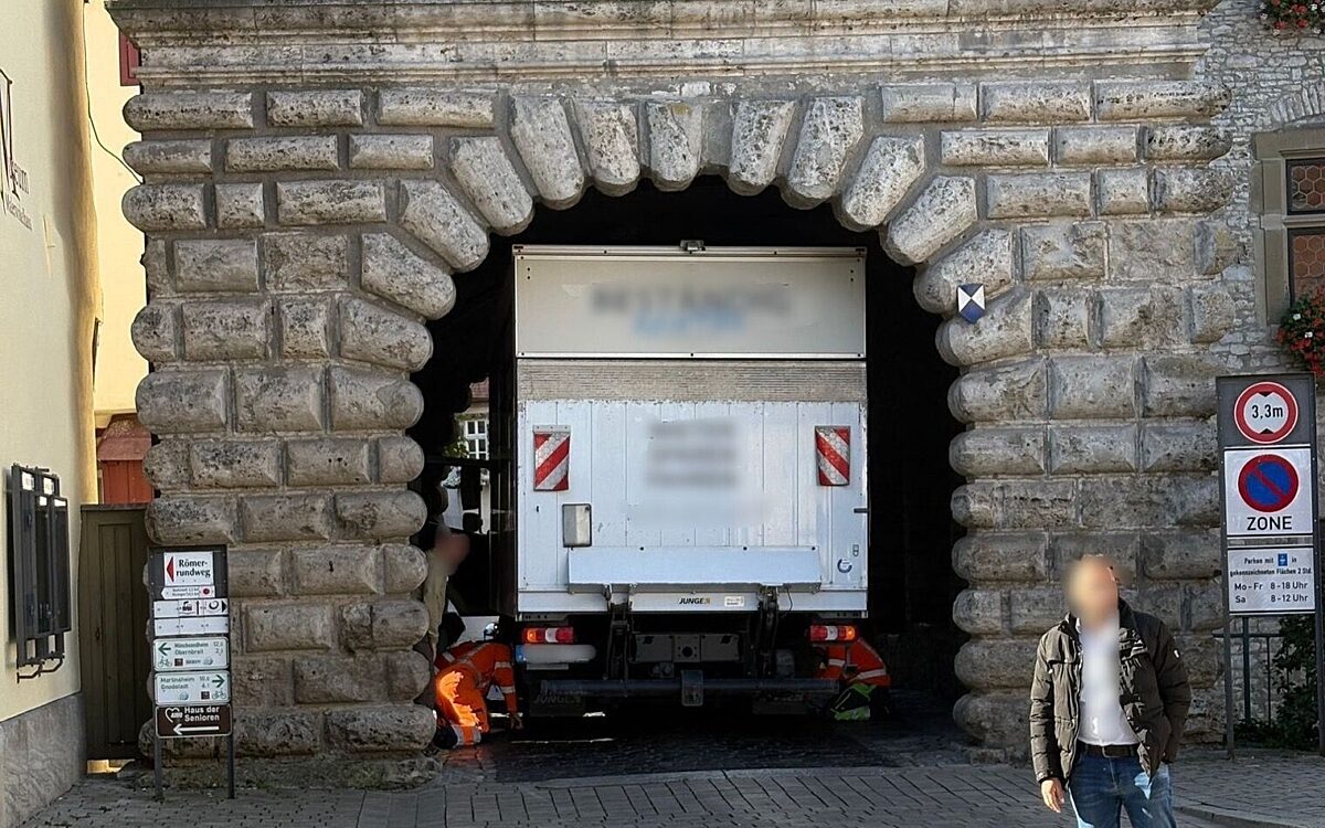 LKW steckt fest LKW steckt fest