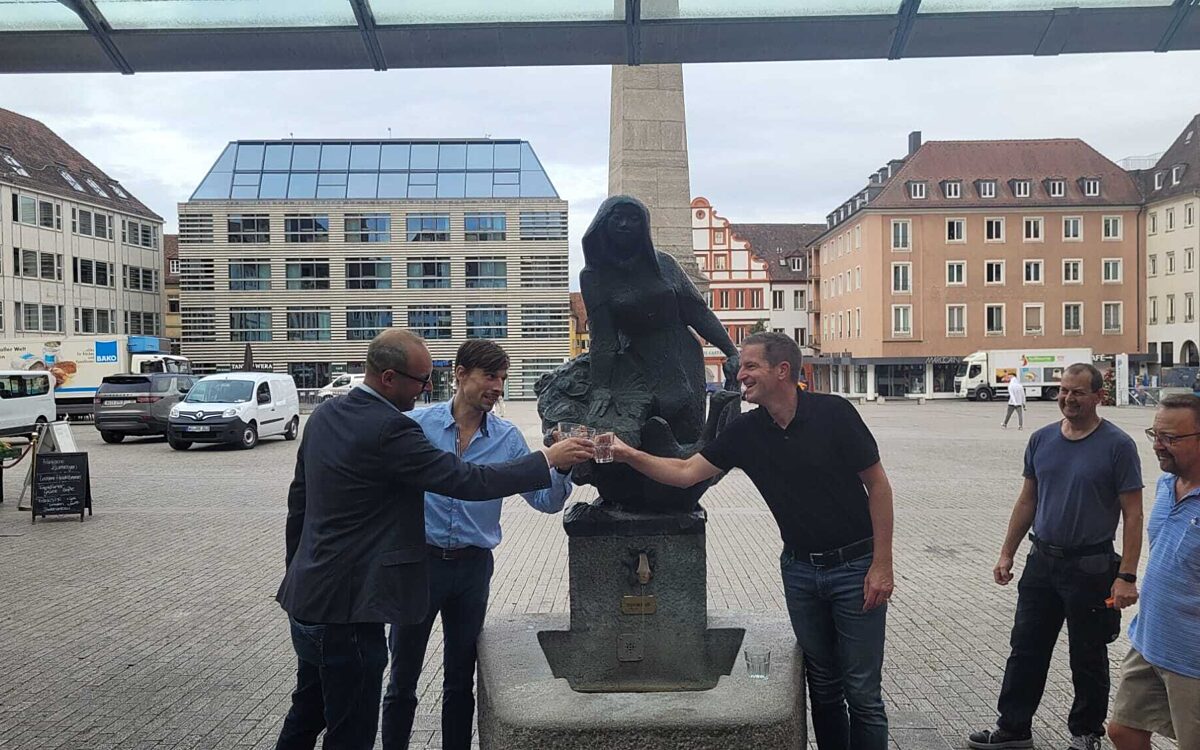 Einweihung des Marktbärbelbrunnens als Trinkwasserbrunnen Einweihung des Marktbärbelbrunnens als Trinkwasserbrunnen