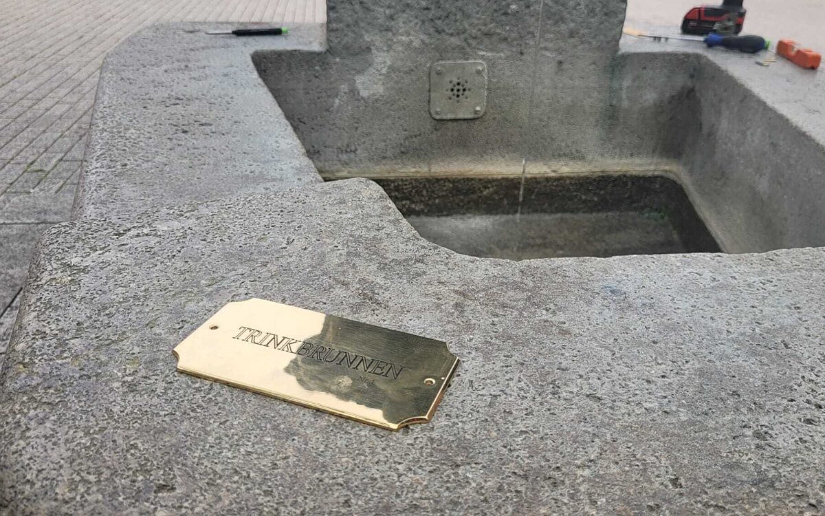 Neues Schild für den Trinkwasserbrunnen Neues Schild für den Trinkwasserbrunnen
