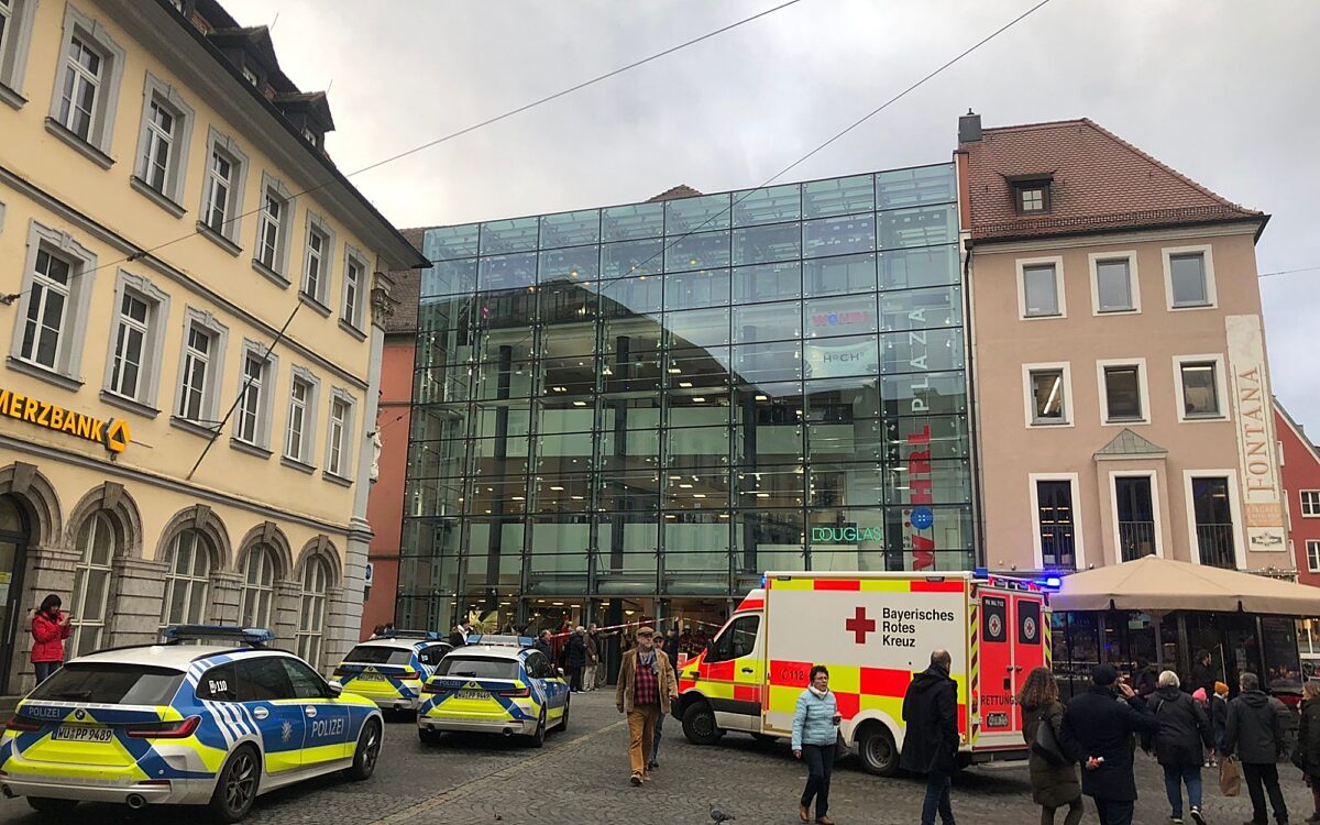 Evakuierung Kaufhaus Wöhrl Würzburg Evakuierung Kaufhaus Wöhrl Würzburg