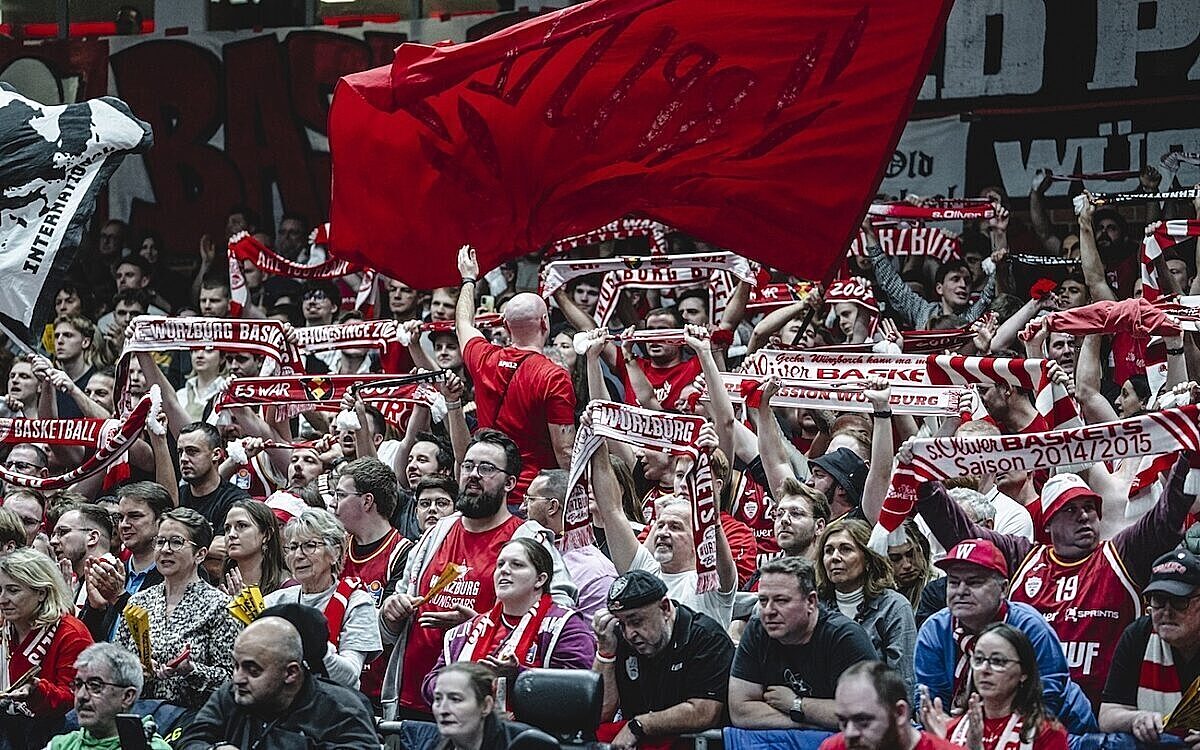 Fans Fitness First Würzburg Baskets Heimspiel
