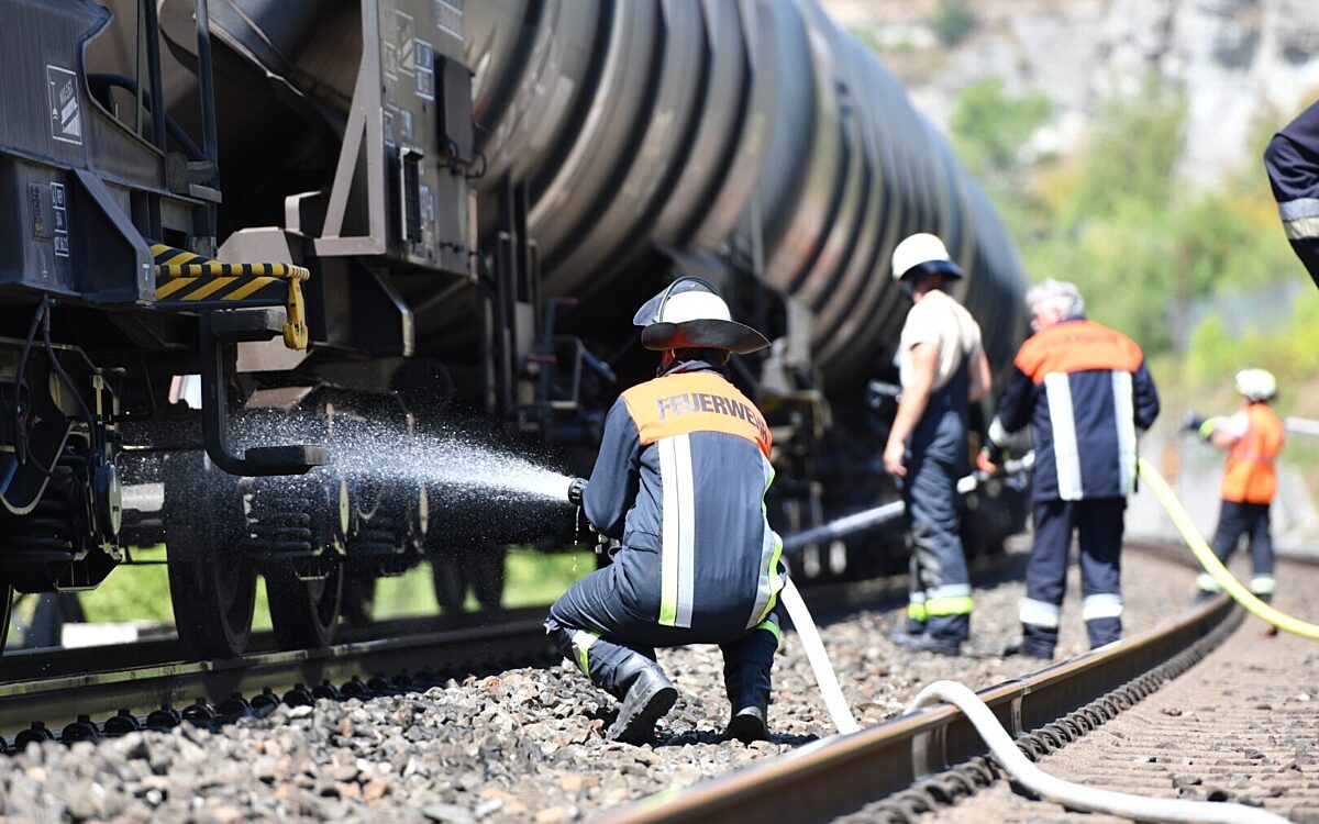 Ein Zug mit heiß gelaufenen Bremsen bei Karlstadt Ein Zug mit heiß gelaufenen Bremsen bei Karlstadt
