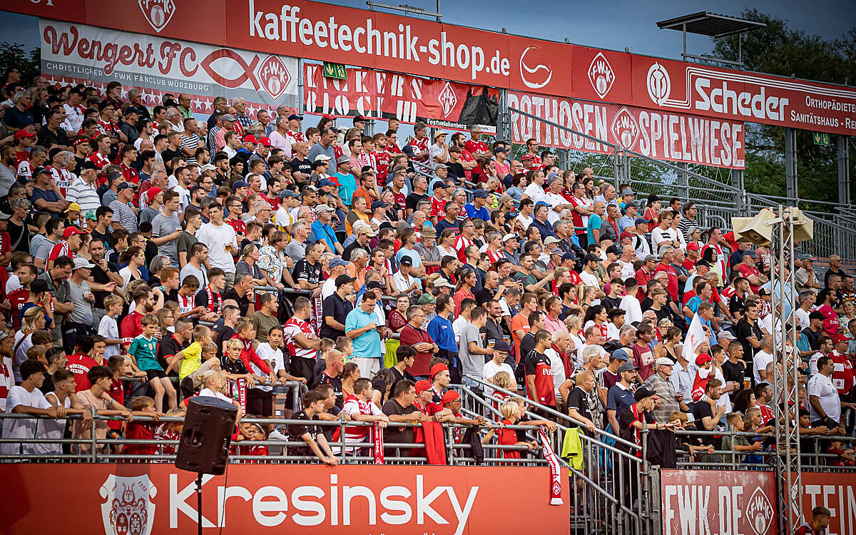 Zuschauer Fans Wuerzburger Kickers Flyeralarm Arena 2022 23 Zuschauer Fans Wuerzburger Kickers Flyeralarm Arena 2022 23