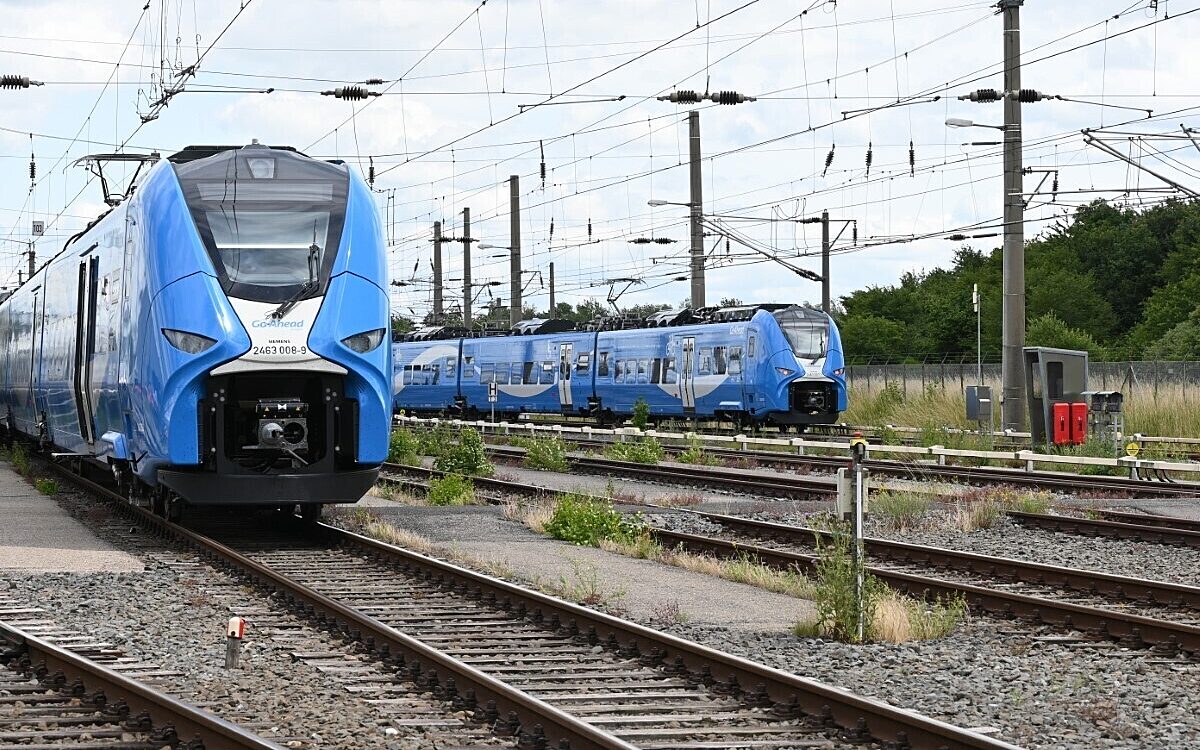 Zwei moderne Nahverkehrstriebzuege vom Typ Siemens Mireo Copyright Go Ahead Bayern Fotograf Winfried Karg jpg Zwei moderne Nahverkehrstriebzuege vom Typ Siemens Mireo Copyright Go Ahead Bayern Fotograf Winfried Karg jpg