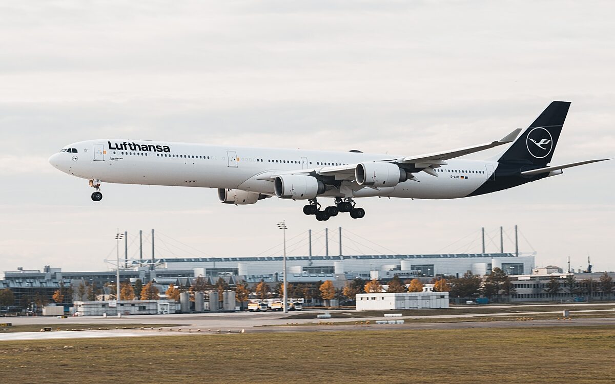 Ein Airbus A340 der Lufthansa bei der Landung Ein Airbus A340 der Lufthansa bei der Landung