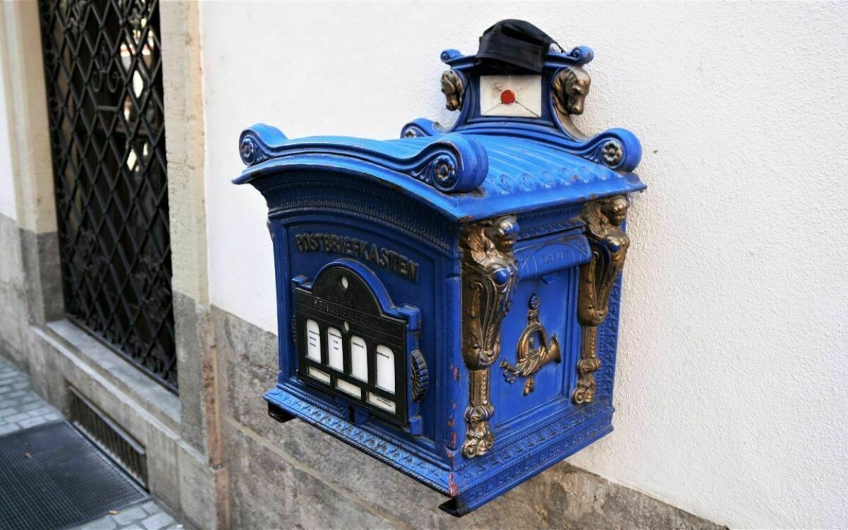 Ein alter Briefkasten Ein alter Briefkasten