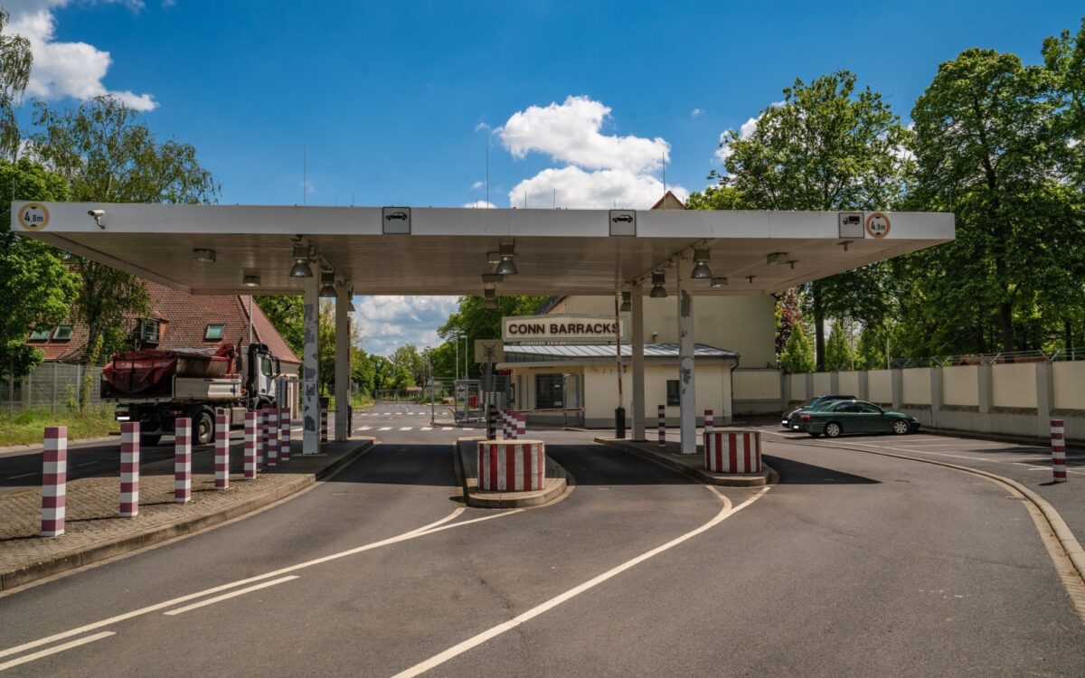 Die Einfahrt zum Ankerzentrum für Geflüchtete in Geldersheim bei Schweinfurt Ankerzentrum Geldersheim
