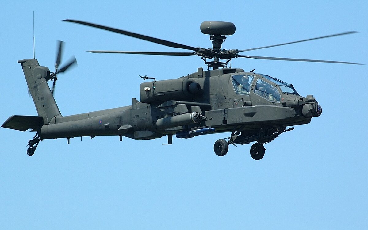 Ein Apache-Hubschrauber Ein Apache-Hubschrauber