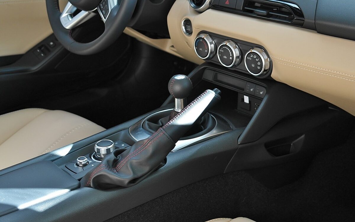 Ein Auto-Cockpit mit edler Ausstattung Ein Auto-Cockpit mit edler Ausstattung