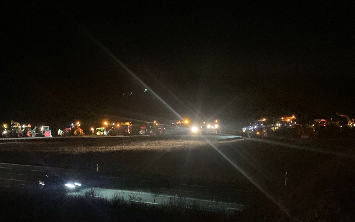 Traktoren nehmen am Landwirte-Protest teil Traktoren nehmen am Landwirte-Protest teil