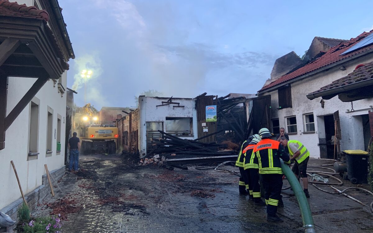 Bilder vom Brand zweier Ställe und eines Wohnhauses in Zeubelried Bilder vom Brand zweier Ställe und eines Wohnhauses in Zeubelried