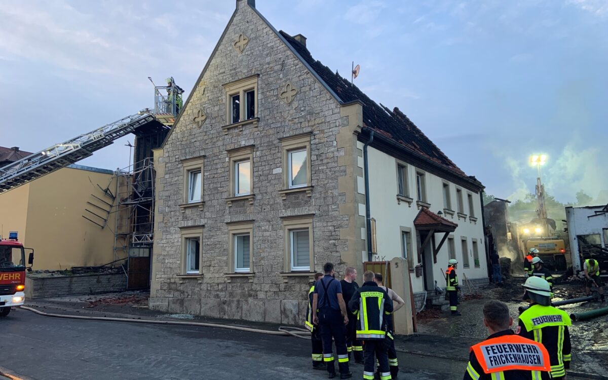 Bilder vom Brand zweier Ställe und eines Wohnhauses in Zeubelried Bilder vom Brand zweier Ställe und eines Wohnhauses in Zeubelried