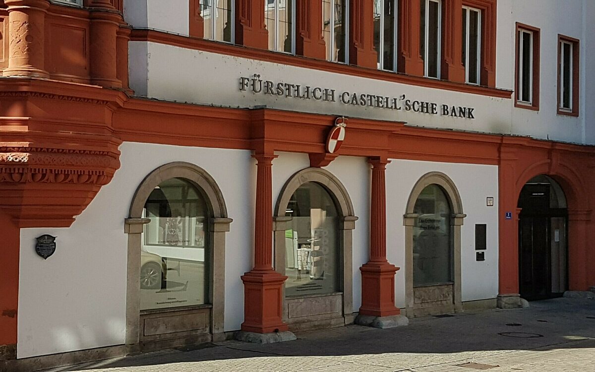 Die Filiale der Castellbank am Unteren Markt in Würzburg Die Filiale der Castellbank am Unteren Markt in Würzburg