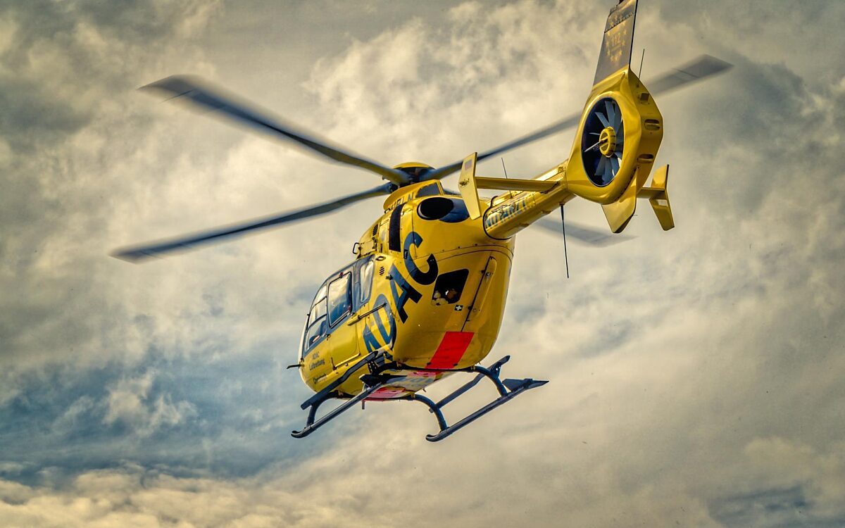Der ADAC Rettungshubschrauber hebt ab Der ADAC Rettungshubschrauber hebt ab