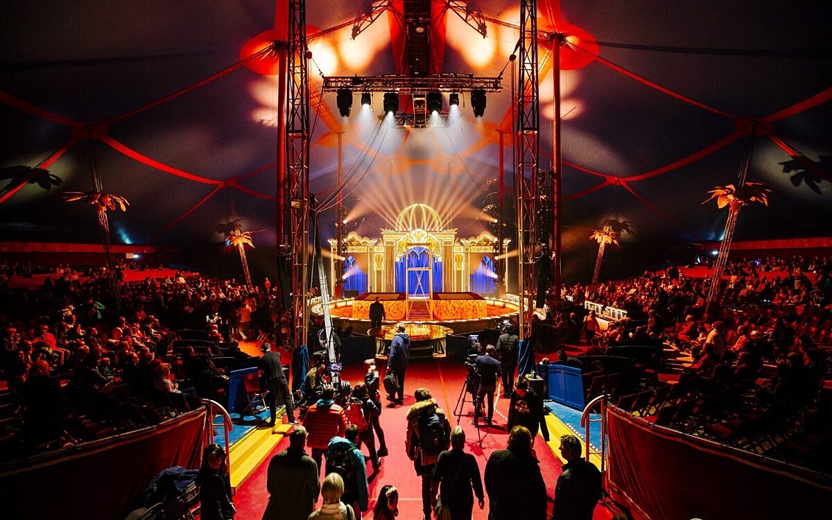 Innenansicht der Manege des Circus Krone Innenansicht der Manege des Circus Krone