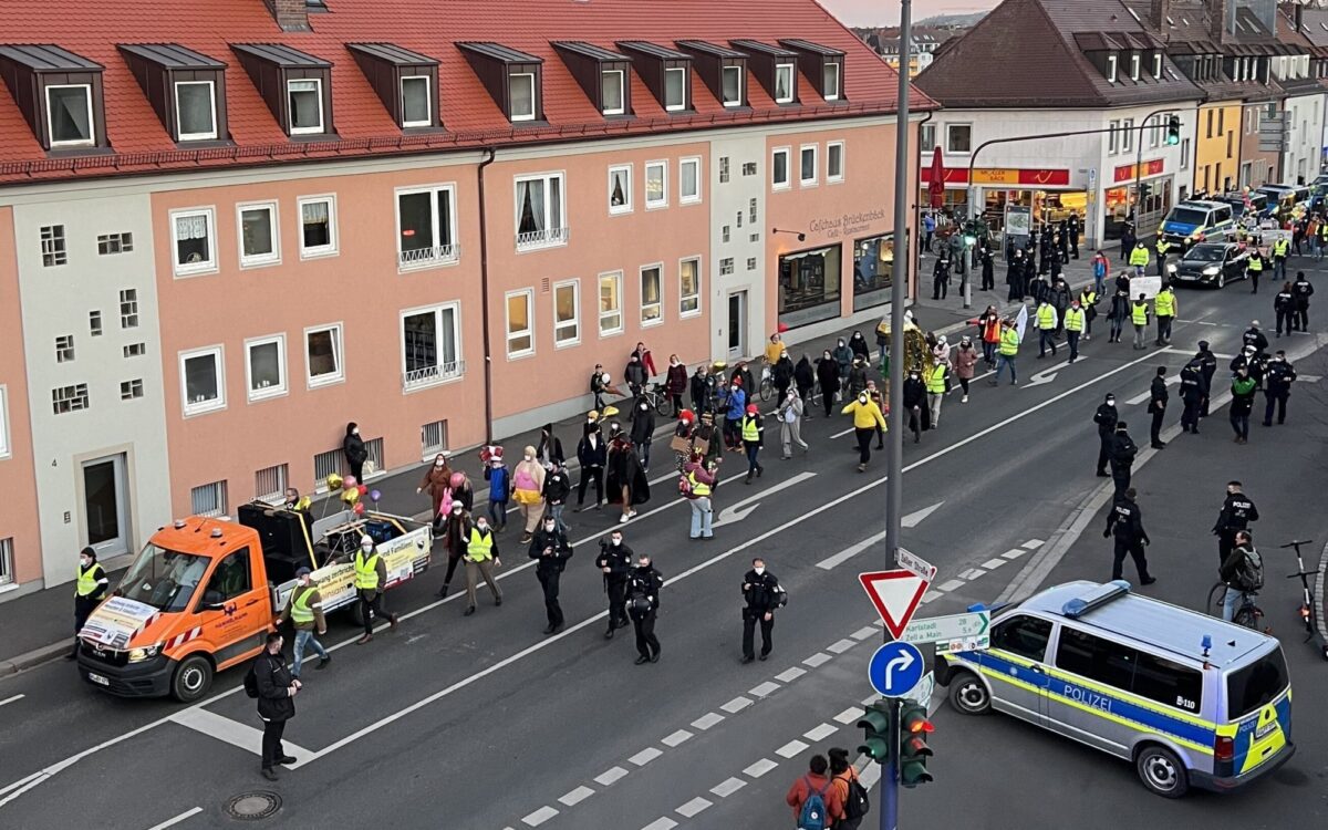 Die Demo gegen die Corona-Maßnahmen am Rosenmontag in Würzburg Die Demo gegen die Corona-Maßnahmen am Rosenmontag in Würzburg