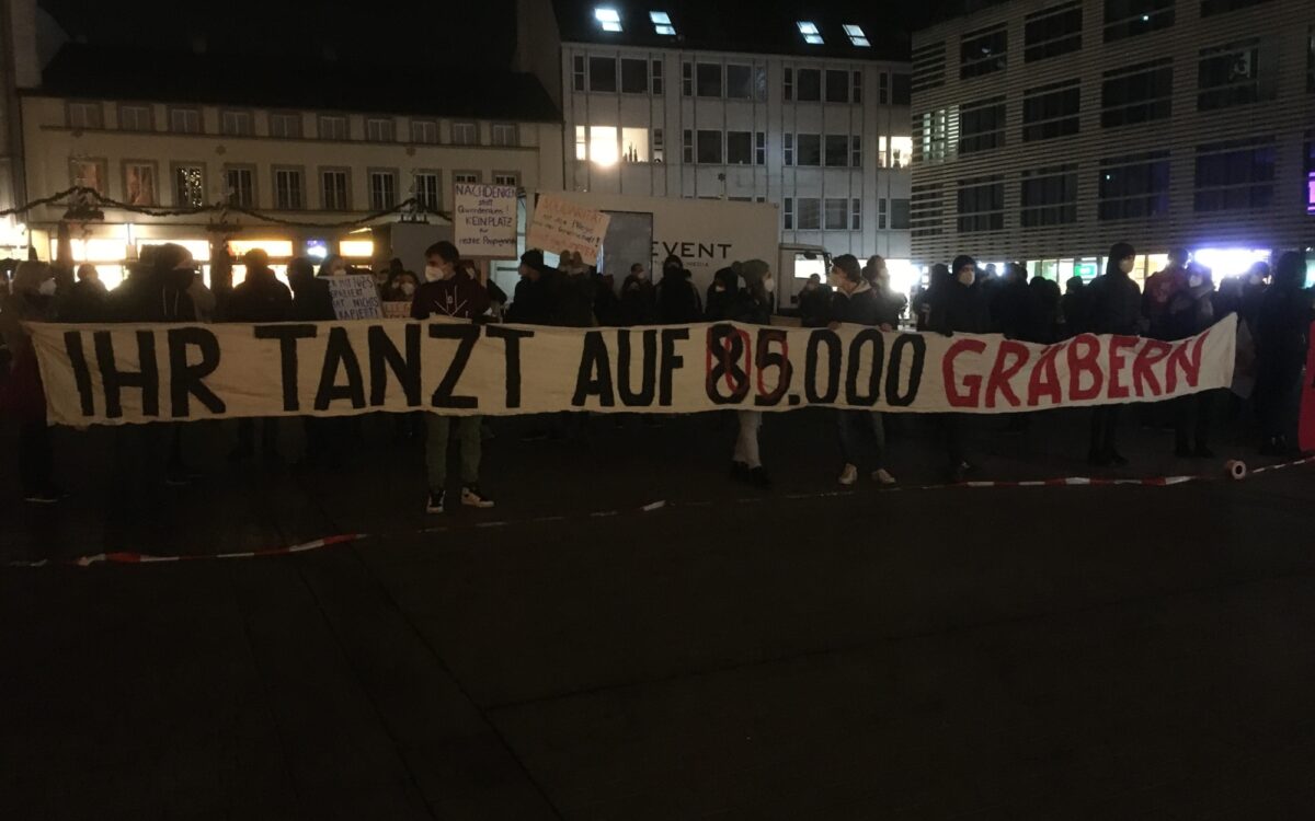 Demonstranten bei der Demo gegen Verschwörungstheorien am 15.12.2021 Demonstranten bei der Demo gegen Verschwörungstheorien am 15.12.2021