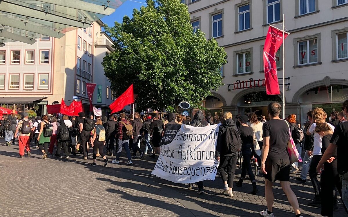 Demonstranten bei der Demo gegen die Innenministerkonferenz am 1. Juni Demonstranten bei der Demo gegen die Innenministerkonferenz am 1. Juni