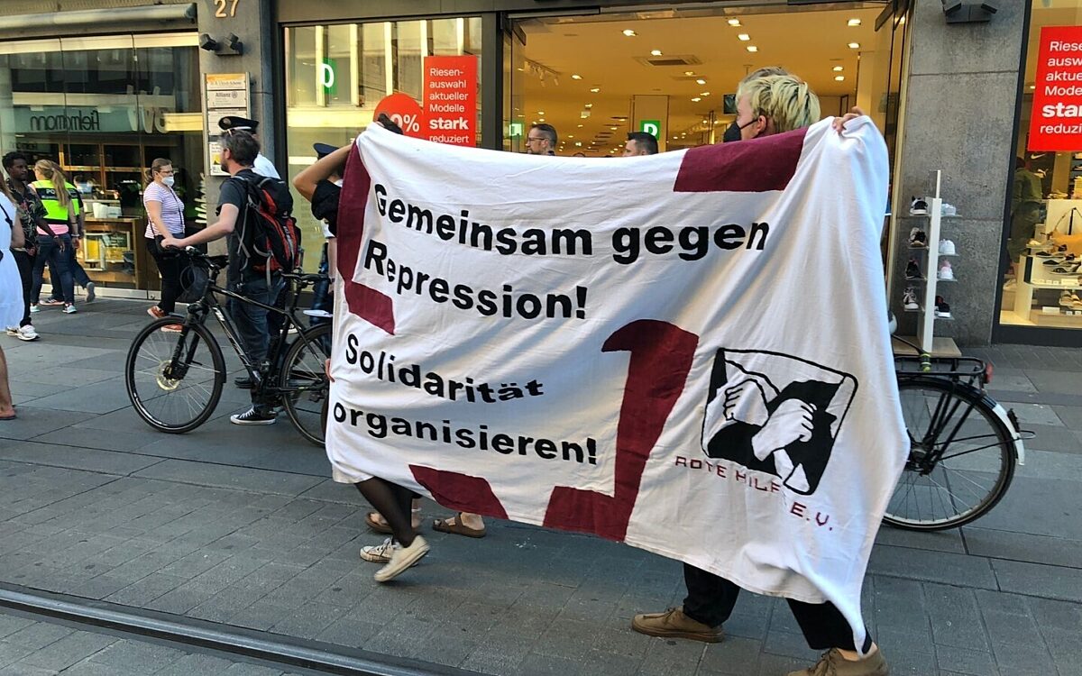 Demonstranten bei der Demo gegen die Innenministerkonferenz am 1. Juni Demonstranten bei der Demo gegen die Innenministerkonferenz am 1. Juni