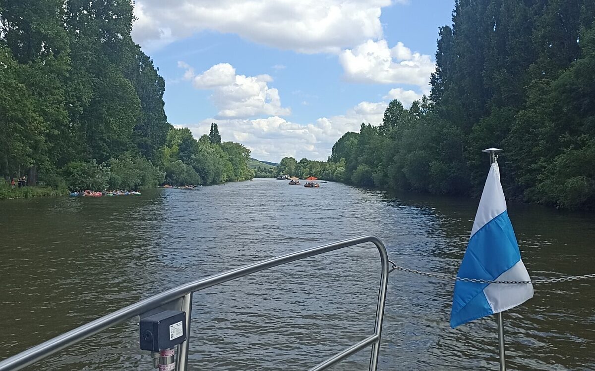 Der Main mit Luftmatratzen und Co Der Main mit Luftmatratzen und Co