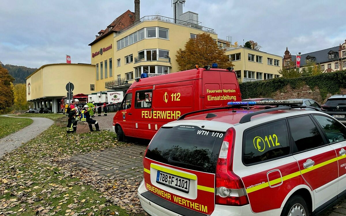 Die Feuerwehr bei einem Ammoniak Einsatz in Kreuzwertheim Die Feuerwehr bei einem Ammoniak Einsatz in Kreuzwertheim