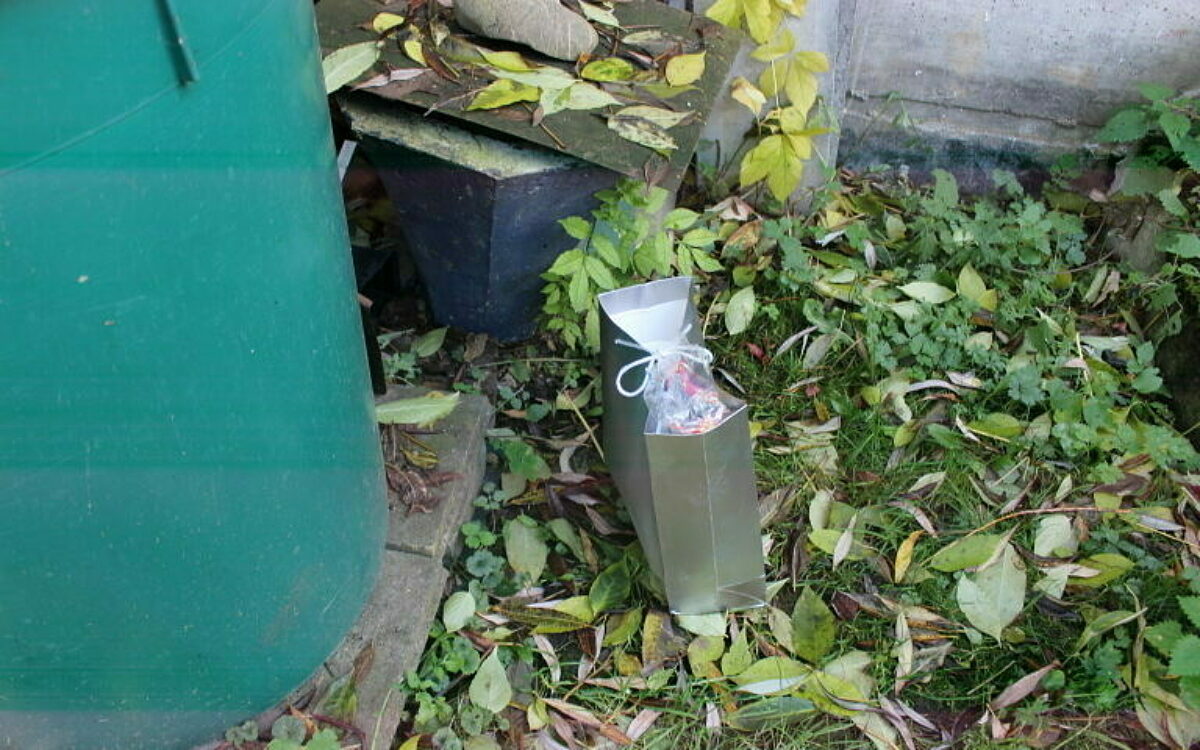 Die Tüte mit der Beute der Enkeltrickbetrüger Die Tüte mit der Beute der Enkeltrickbetrüger