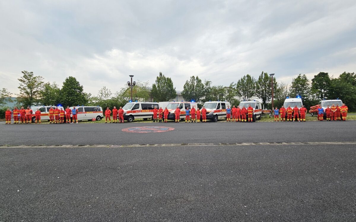 Wasserrettungszug Unterfranken 1 am Sammelplatz im Mainfrankpark Dettelbach am 01.06.2024 kurz vor der Abfahrt nach Südbayern. Wasserrettungszug Unterfranken 1 am Sammelplatz im Mainfrankpark Dettelbach am 01.06.2024 kurz vor der Abfahrt nach Südbayern.