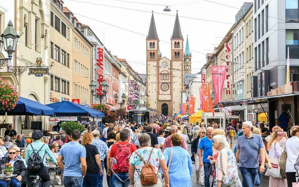 Die Domstraße während des Stadtfests Die Domstraße während des Stadtfests