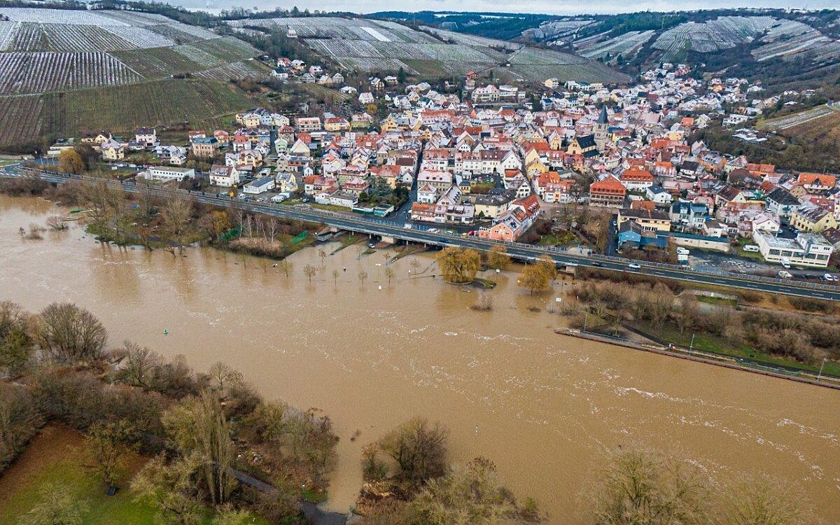drohnenaufnahme steigender pegel main 4 drohnenaufnahme steigender pegel main 4