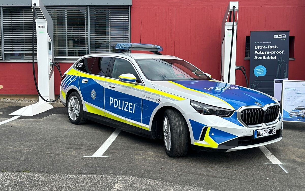 Der BMW i5 Touring. Mit diesem E-Auto ist die Verkehrspolizei Würzburg-Biebelried ab sofort unterwegs Der BMW i5 Touring. Mit diesem E-Auto ist die Verkehrspolizei Würzburg-Biebelried ab sofort unterwegs