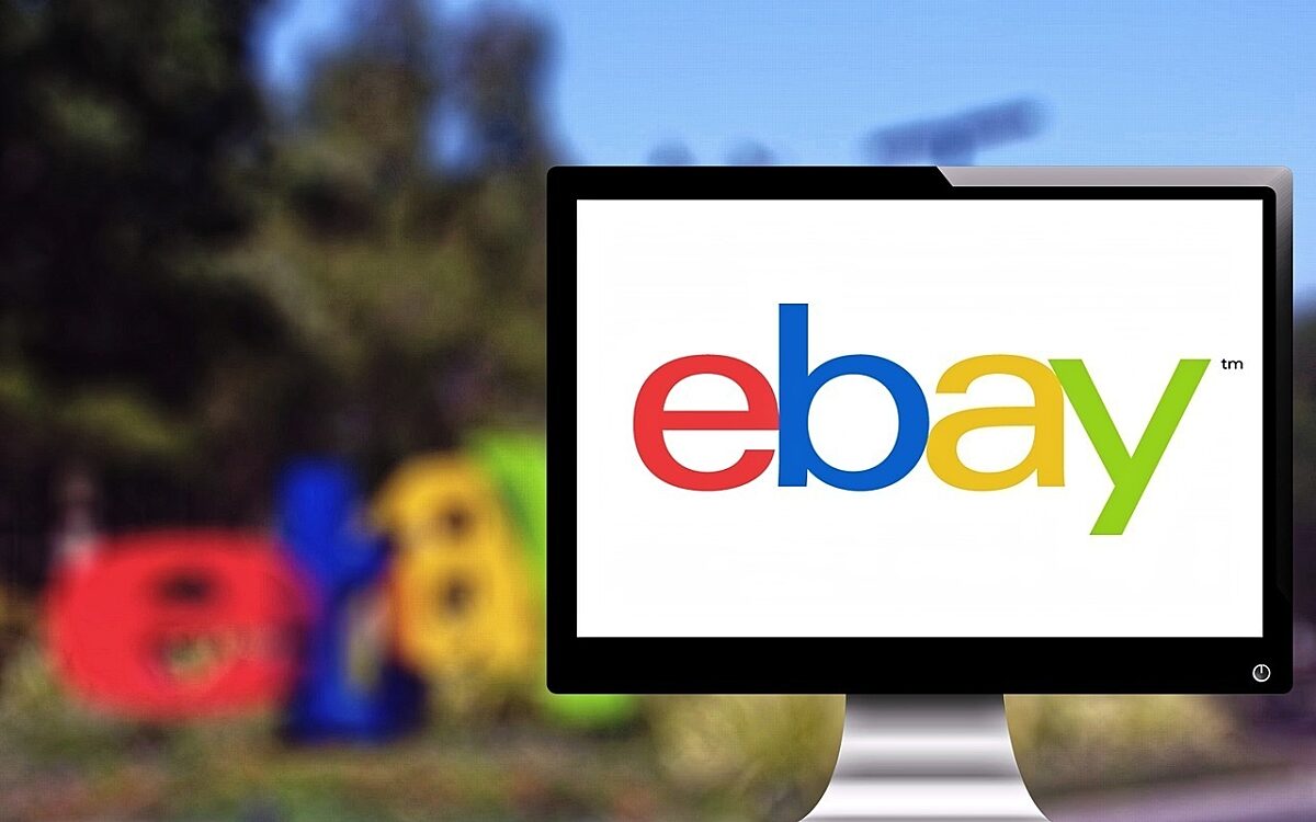 Ein PC mit dem ebay Logo Ein PC mit dem ebay Logo