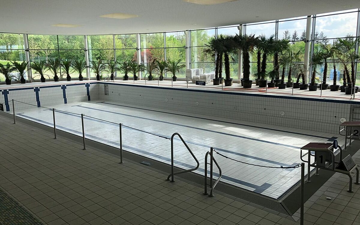 Ein Schwimmbecken ohne Wasser im Wonnemar in Marktheidenfeld Ein Schwimmbecken ohne Wasser im Wonnemar in Marktheidenfeld