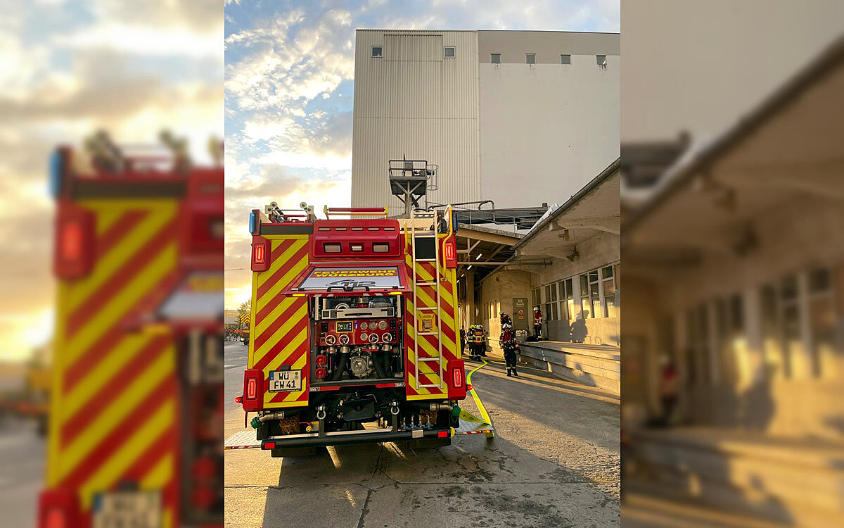 Feuerwehreinsatz am Neuen Hafen web Feuerwehreinsatz am Neuen Hafen web