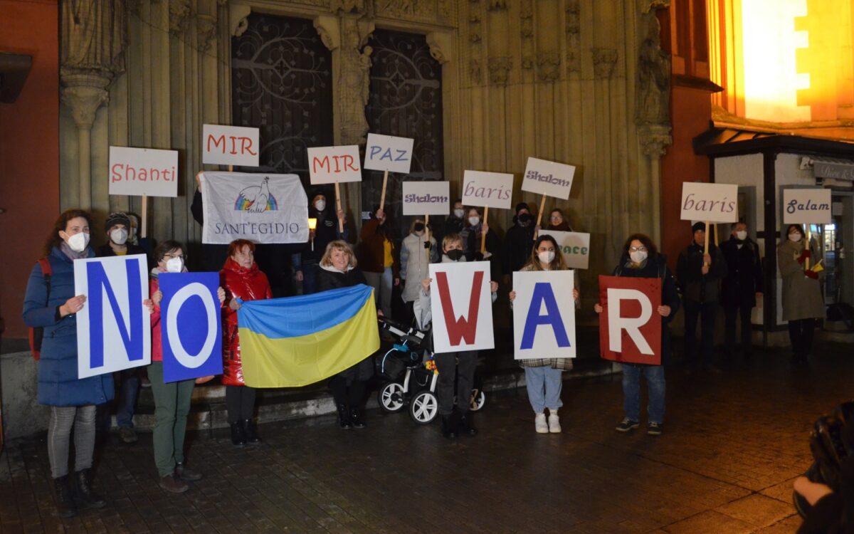 Der Flashmob vor der Würzburger Marienkappelle Der Flashmob vor der Würzburger Marienkappelle