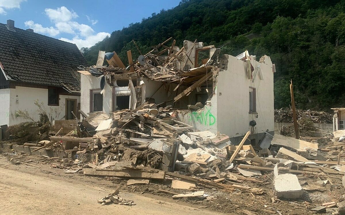 Die Feuerwehr Volkach im Katastrophengebiet 2 Die Feuerwehr Volkach im Katastrophengebiet 2