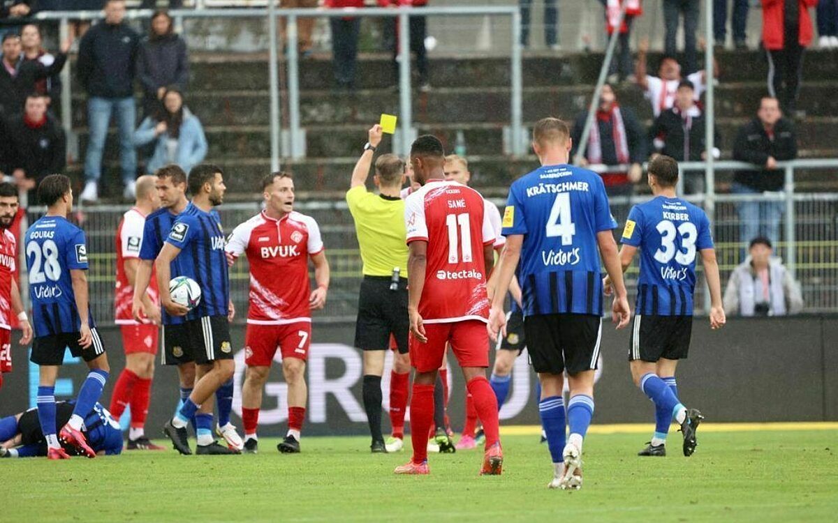 Fwk gegen Saarbrücken schiedsrichter zieht die gelbe Karte Fwk gegen Saarbrücken schiedsrichter zieht die gelbe Karte