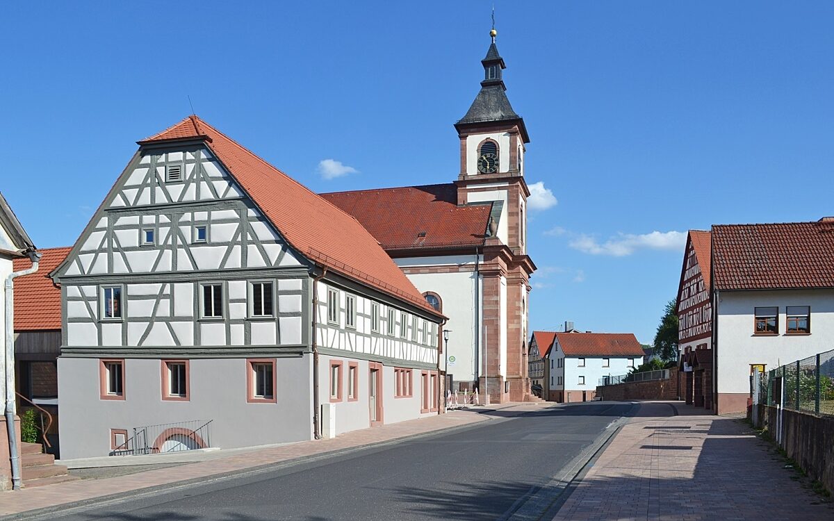 Das Gasthaus Esselbach nach der Sanierung Das Gasthaus Esselbach nach der Sanierung