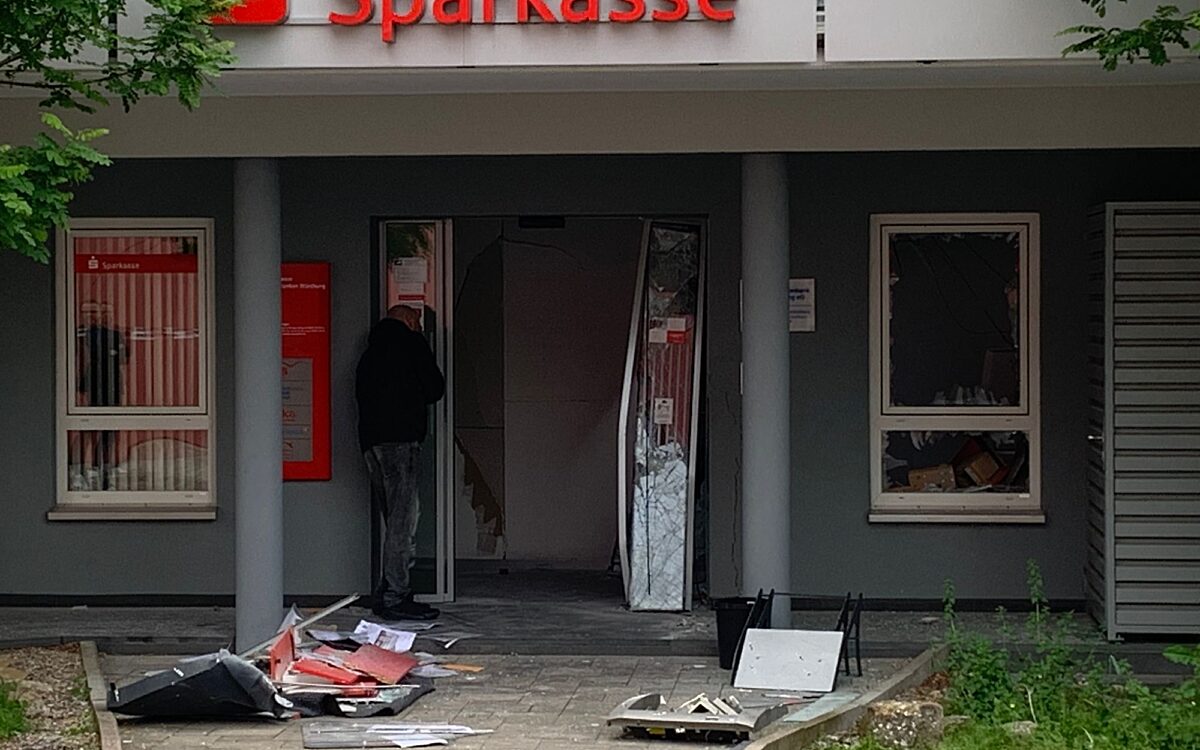 Die Sparkassen-Filiale in Kist, in der ein Geldautomat gesprengt wurde Die Sparkassen-Filiale in Kist, in der ein Geldautomat gesprengt wurde