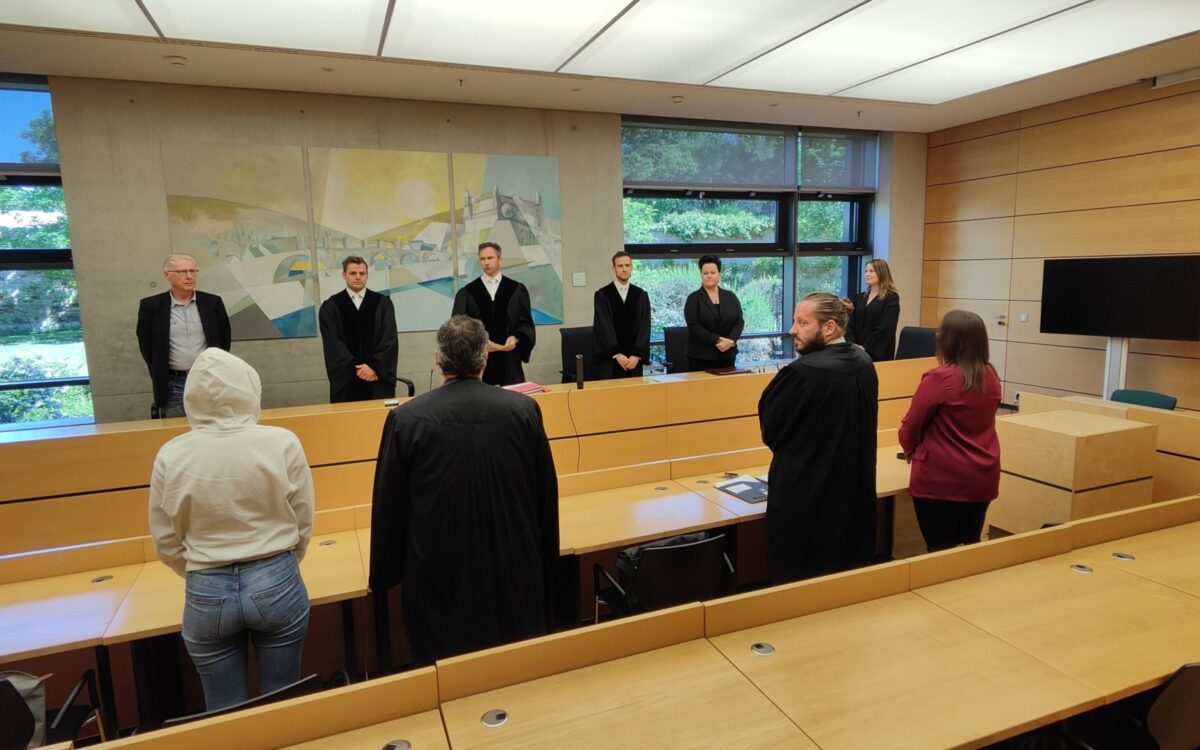 Der Gerichtssaal im Landgericht Würzburg vor der Urteilsverkündung im Fall um zwei Erzieherinnen Der Gerichtssaal im Landgericht Würzburg vor der Urteilsverkündung im Fall um zwei Erzieherinnen