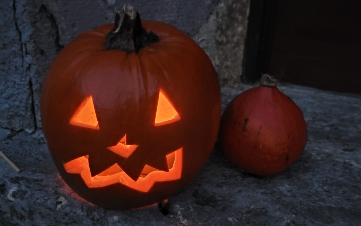 Ein leuchtender Halloween Kürbis Ein leuchtender Halloween Kürbis