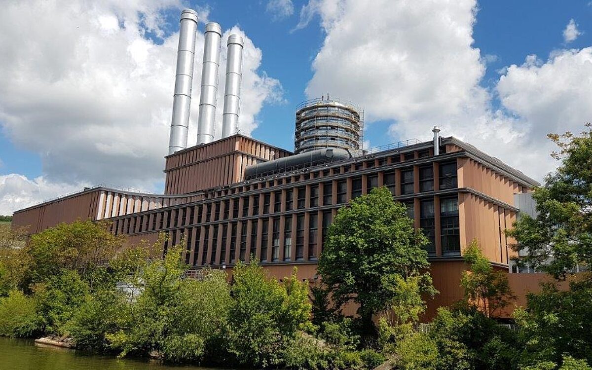 Das Heizkraftwerk in Würzburg vom Main aus gesehen Das Heizkraftwerk in Würzburg vom Main aus gesehen