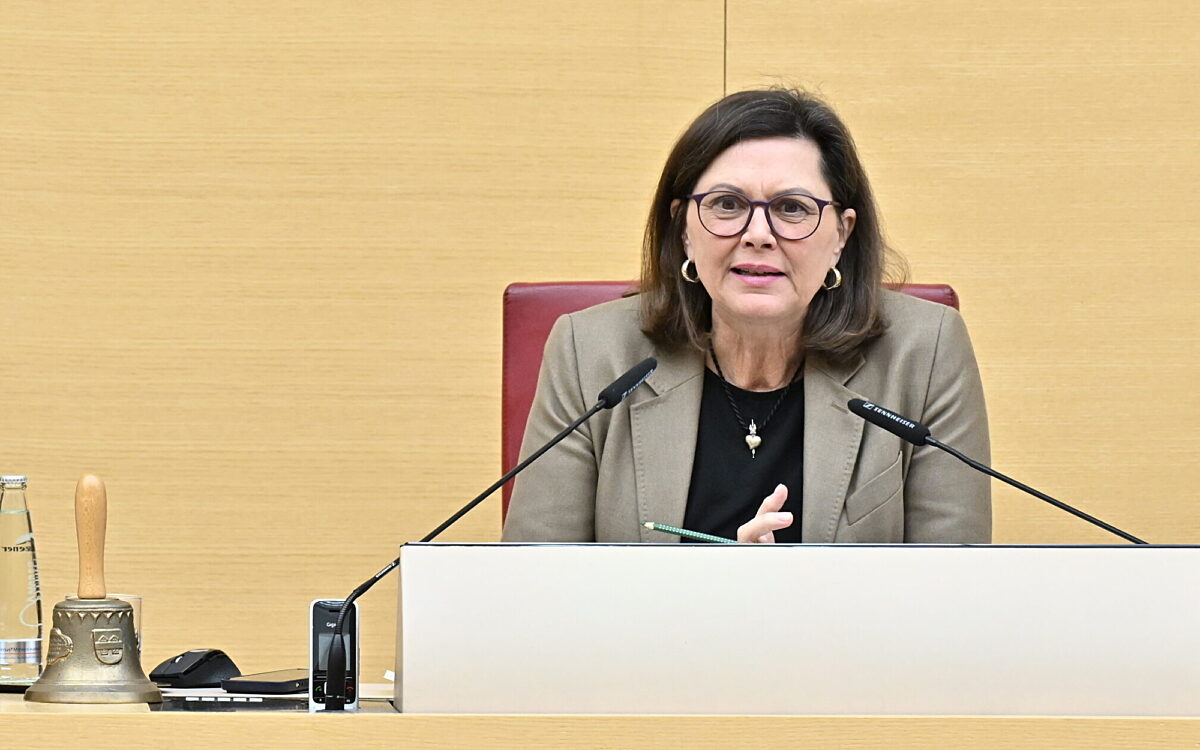 Landtagspräsidentin Ilse Aigner im Plenarsaal des Maximilianeums in Münchn Landtagspräsidentin Ilse Aigner im Plenarsaal des Maximilianeums in Münchn