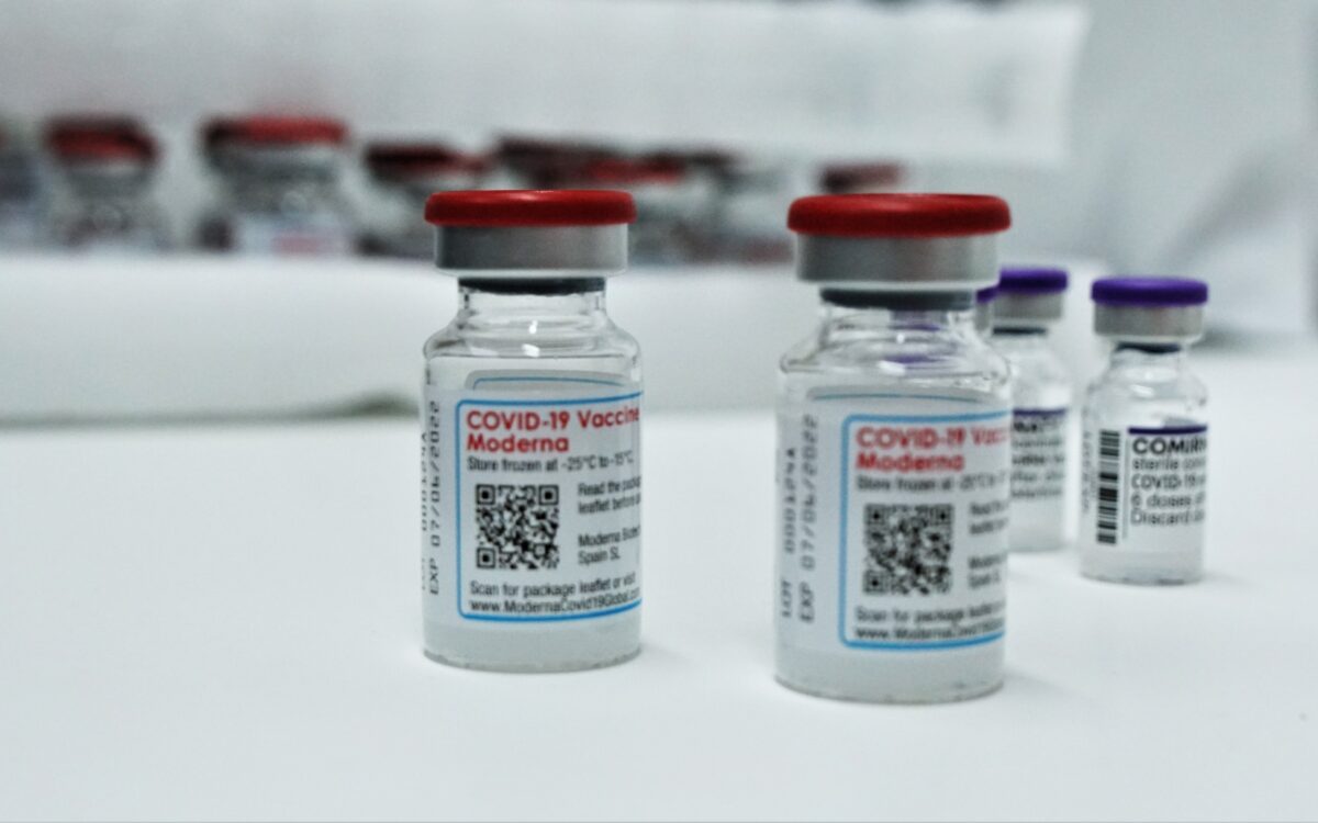 Impfstoff Dosen von Moderna und Biontech Impfstoff Dosen von Moderna und Biontech