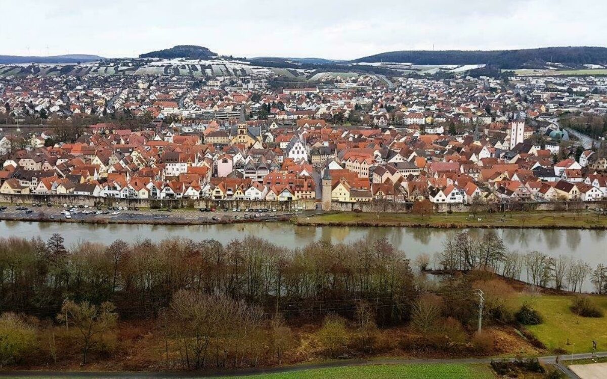 Der Blick auf Karlstadt im Winter von der Karlsburg Der Blick auf Karlstadt im Winter von der Karlsburg
