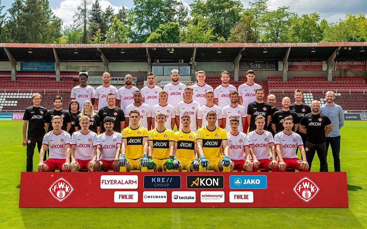 Mannschaftsfoto Würzburger Kickers Juli 22 Mannschaftsfoto Würzburger Kickers Juli 22